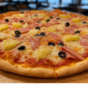 Pizza Jambon Ananas de Pizza Mania à Saint-Yrieix-la-Perche avec jambon, ananas, olives et fromage fondant.