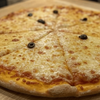 Une image de pizza au fromage du kiosque à pizza 